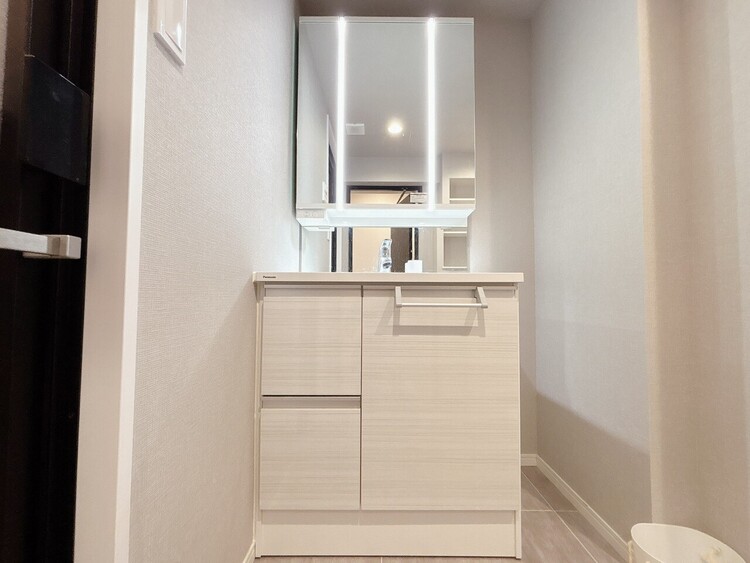洗面 何かと物が増える場所だからこそ、スッキリと見映えの良い空間に。