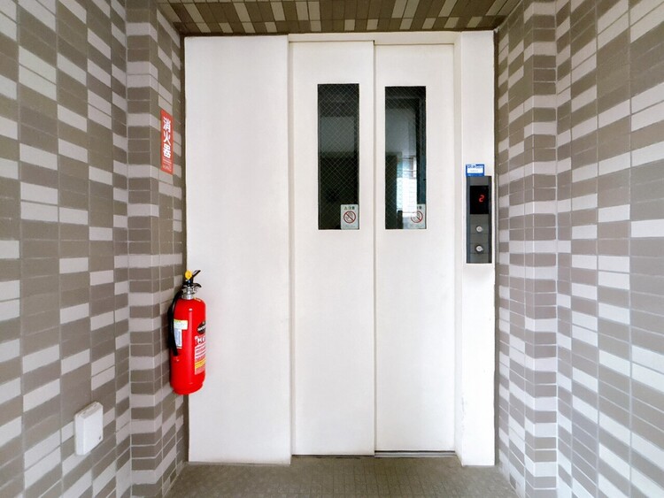 設備 エレベーターの管理も、きちんと行き届いてます。