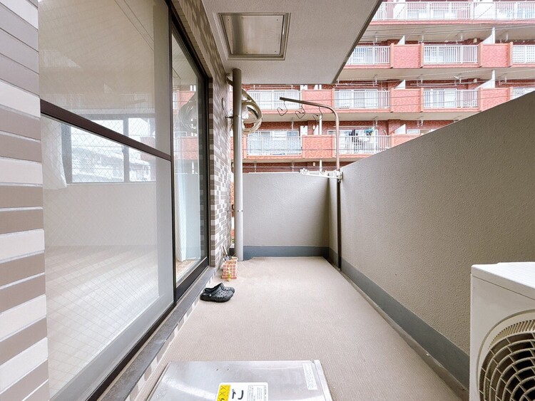 バルコニー 暮らしの中で、光と風を演出してくれるバルコニー。