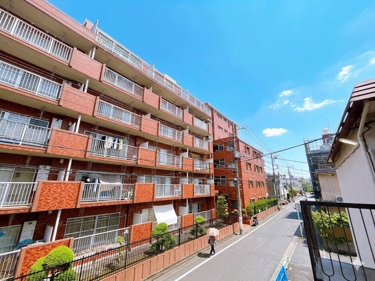 バルコニー 頬をなでる、優しい風を感じることが出来ます。