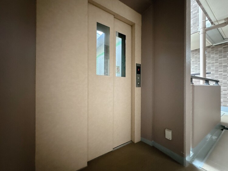 設備 エレベーターの管理も、きちんと行き届いてます。