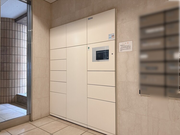 設備 共用部分の宅配ボックスです。留守中の荷物受け取りもできるので、安心して外出ができますね。