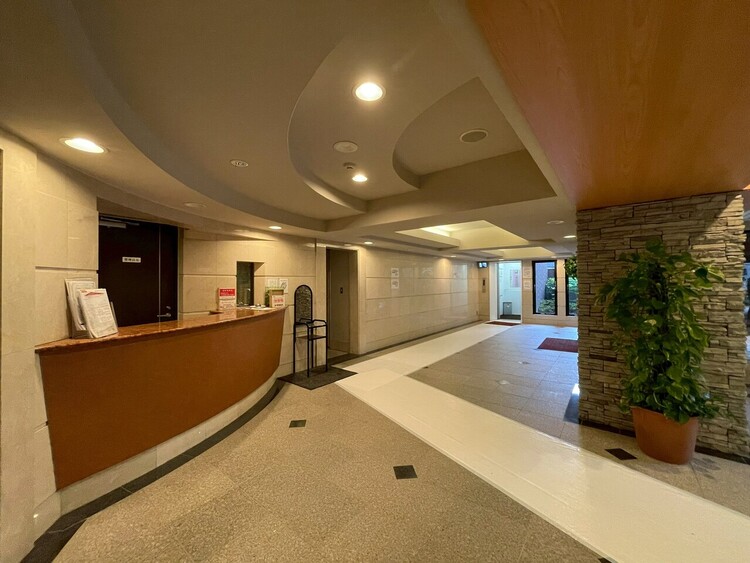 エントランス エントランス内部は、管理が行き届き清潔な共有スペースとなっています。