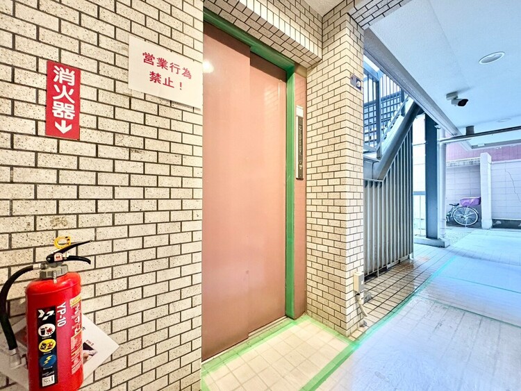 設備 エレベーターの管理も、きちんと行き届いてます。