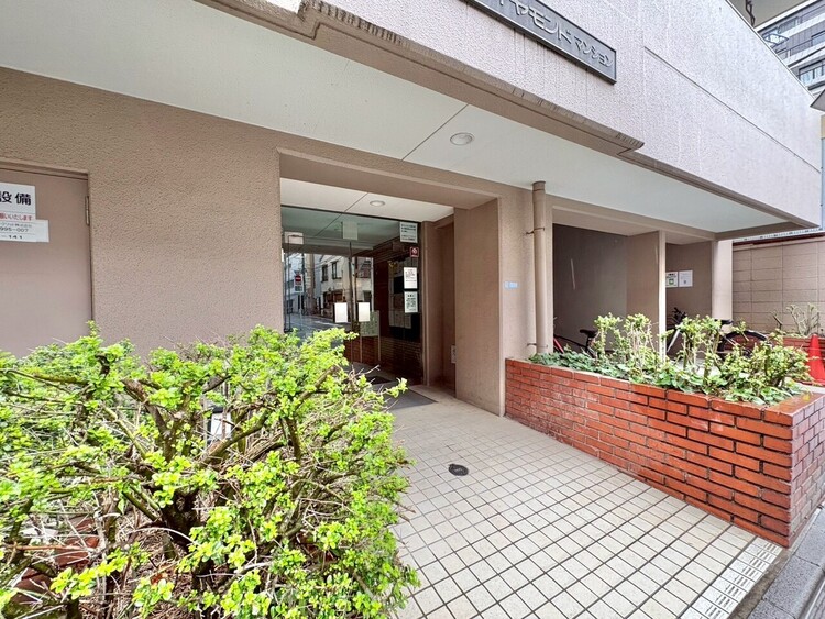 エントランス 外と内をつなぐエントランスは、まさに顔となる場所。