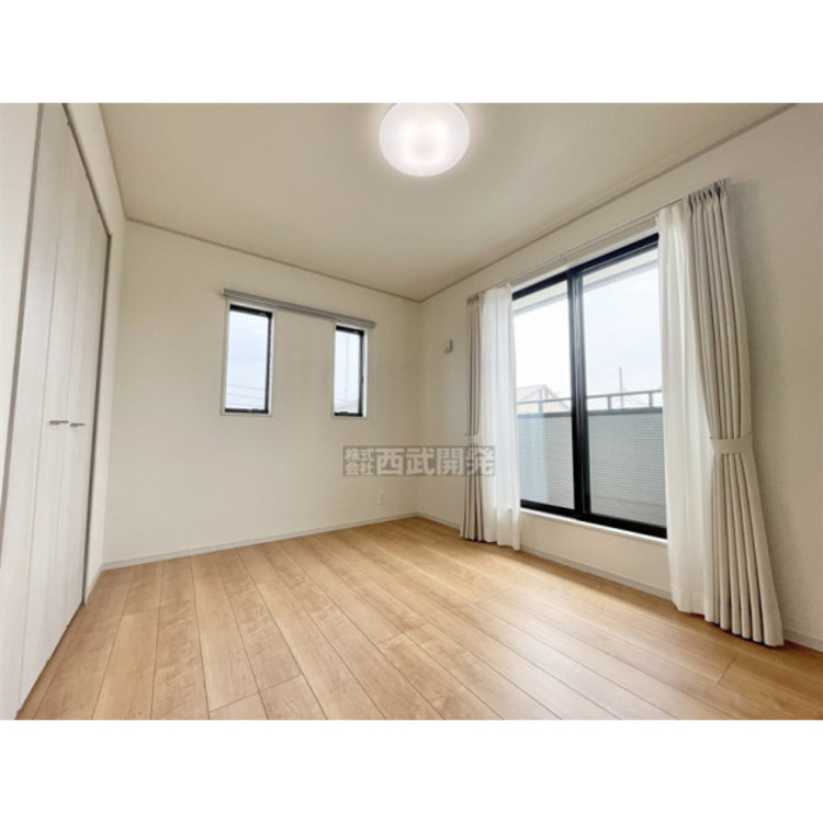 内装 ２階洋室６帖