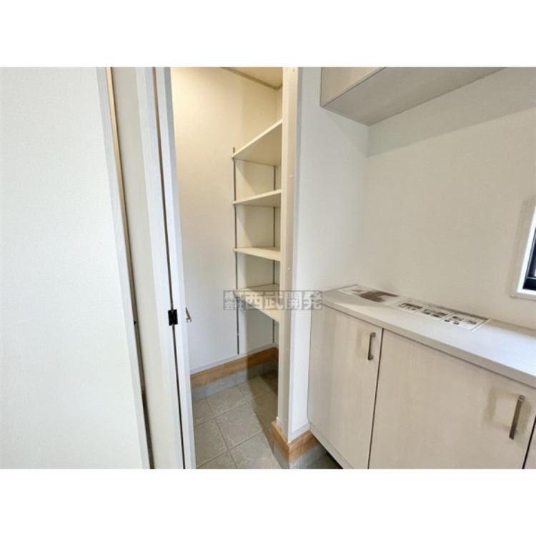 収納 玄関シューズクローク