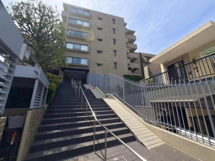 外観 「三ツ沢上町」駅徒歩11分　生活に便利な設備・仕様を揃えた快適住宅です。