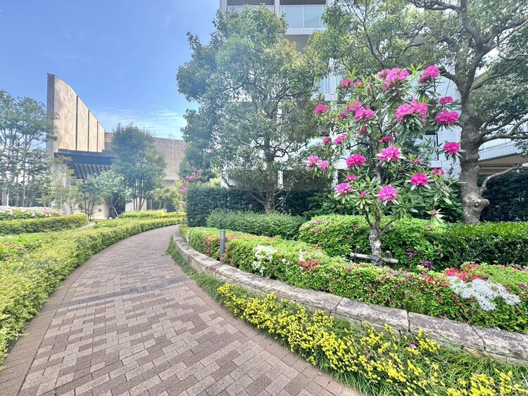 その他 マンションの敷地内には、中庭もございます。