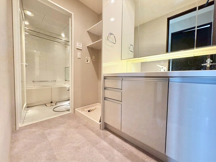 その他 十分な広さの脱衣所。