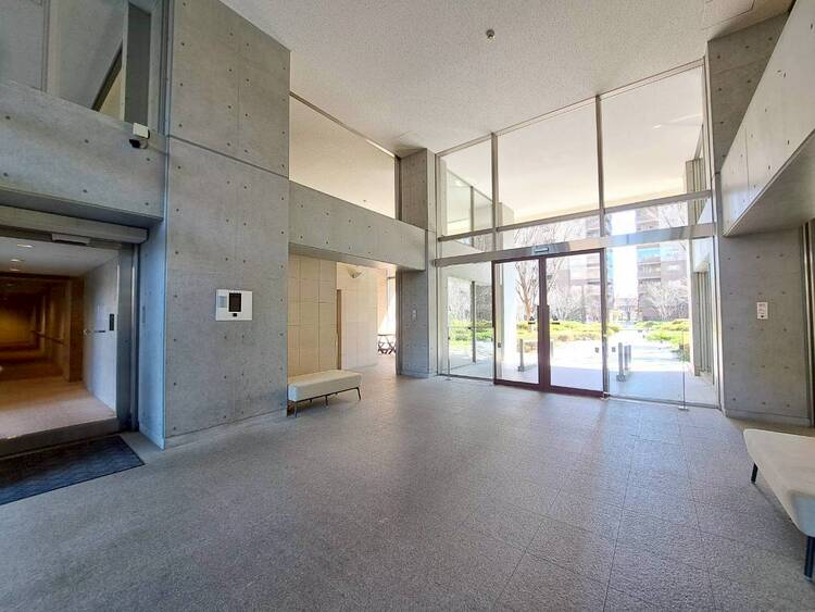 その他 上質感漂う玄関アプローチです。