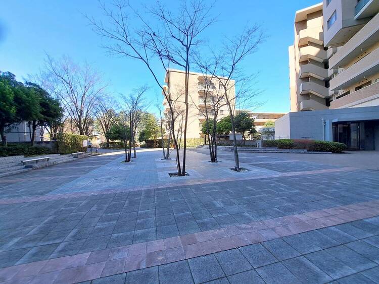 その他 マンションの敷地内には、中庭もございます。