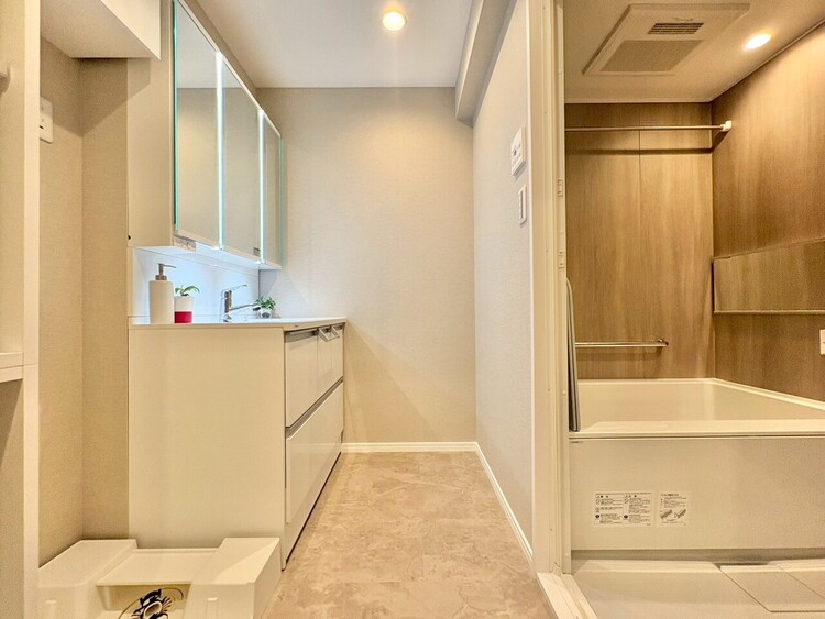 その他 十分な広さの脱衣所。