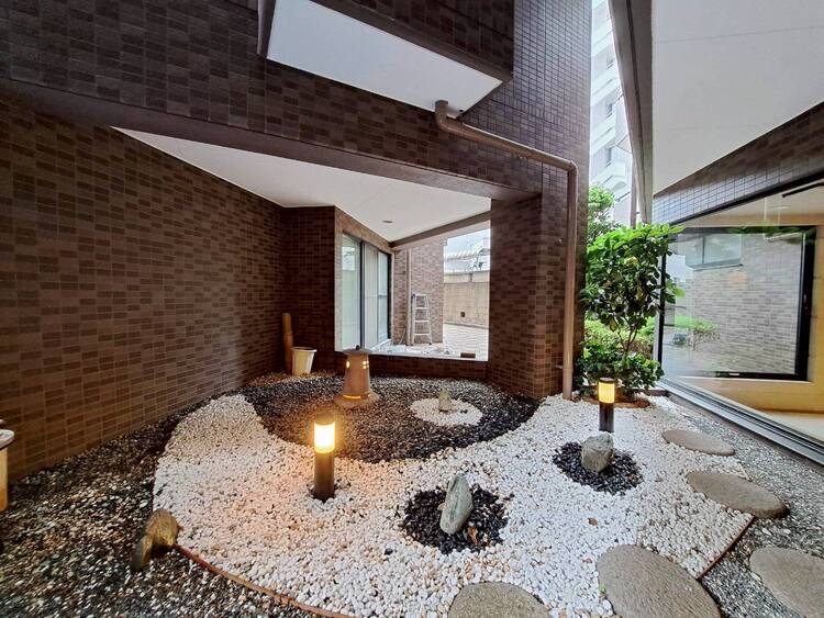 その他 マンションの敷地内には、中庭もございます。