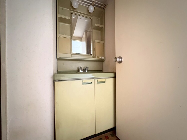 その他 清潔感を感じられる洗面化粧台。