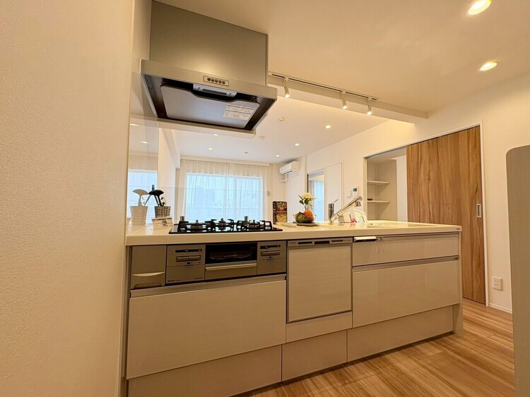 その他 開放感のあるキッチンスペース。調理をしながら、会話も弾みそうですね。