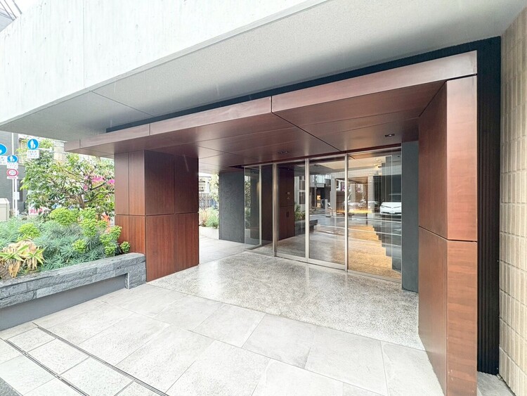 その他 上質感漂う玄関アプローチです。