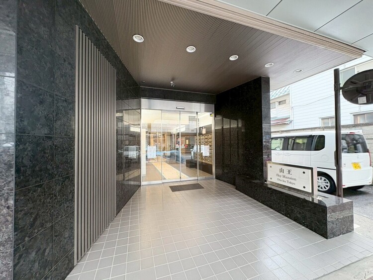 その他 上質感漂う玄関アプローチです。