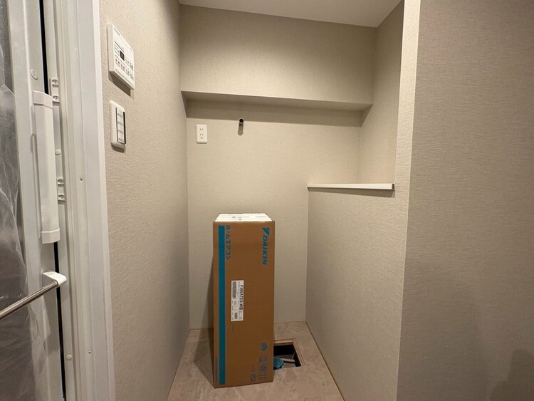 その他 清潔感を感じられる洗面化粧台。