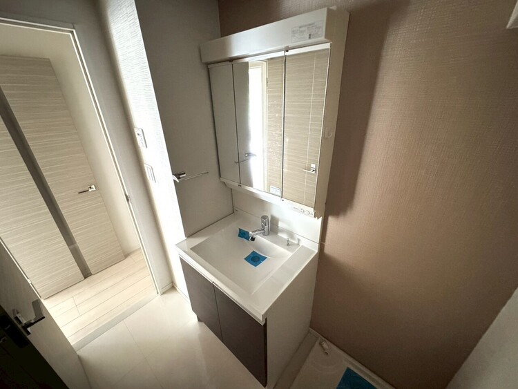 その他 清潔感を感じられる洗面化粧台。