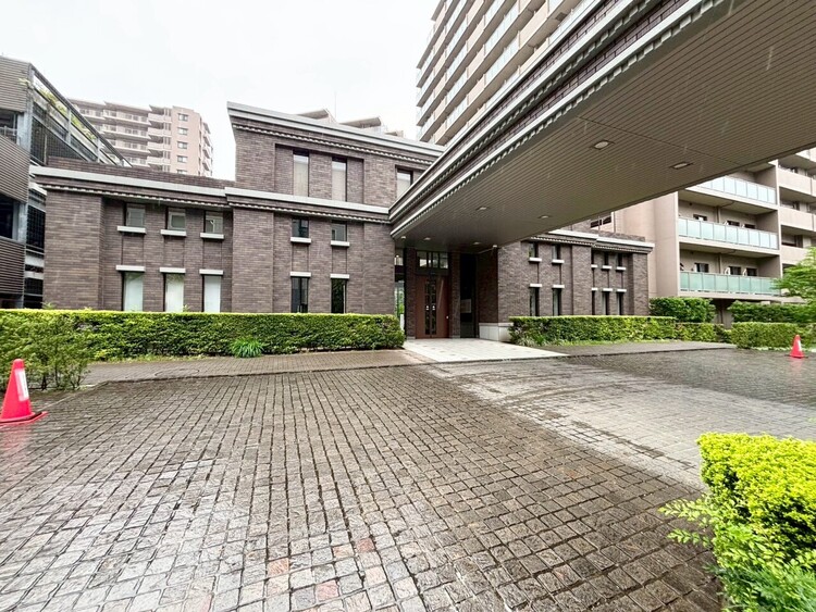 その他 上質感漂う玄関アプローチです。