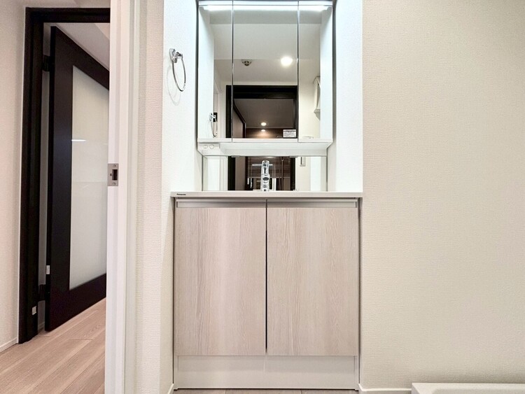 その他 清潔感を感じられる洗面化粧台。
