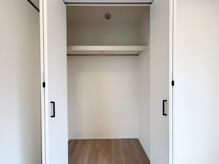 その他 収納スペースが付いていて、お部屋を広く使っていただけます。