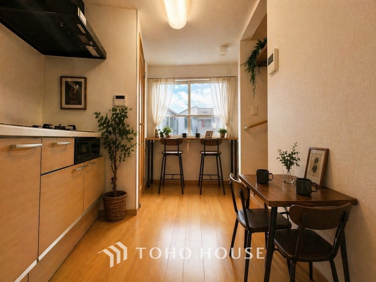 内装 ＊配置してある家具や小物はCGによるイメージ画像です。【LIVING】◆住む喜び、楽しさ、感動◆を君と共有したい。いつまでもずっと家族を見渡せるこの広い空間で。