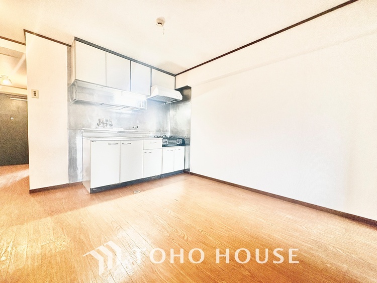 内装 【LIVING】◆陽光◆が差し込む。この開放的なLDKに家族の笑顔が集う。家族が一緒に過ごす空間は明るく、そして居心地よく。