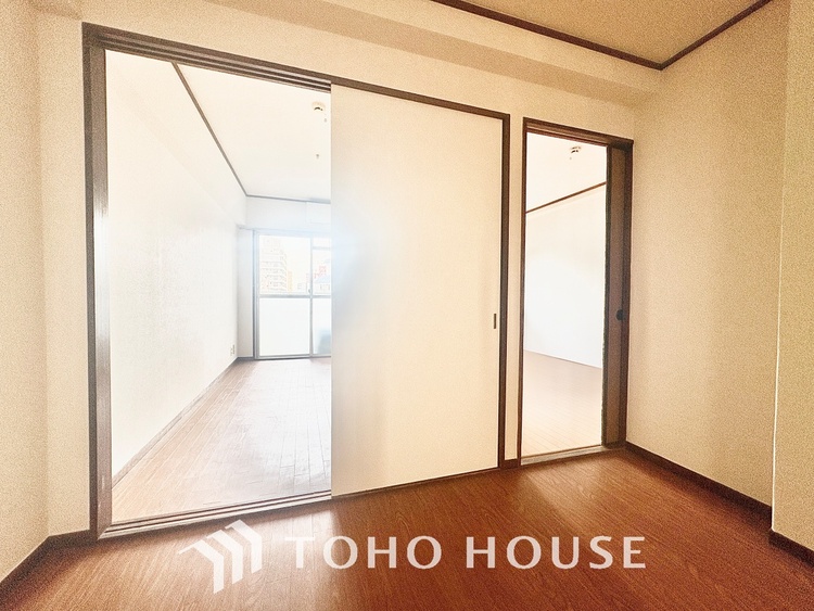 内装 【LIVING】◆陽光◆が差し込む。この開放的なLDKに家族の笑顔が集う。家族が一緒に過ごす空間は明るく、そして居心地よく。