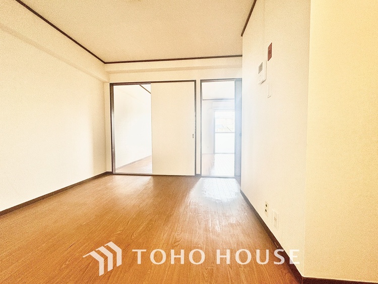 内装 【LIVING】◆住む喜び、楽しさ、感動◆を君と共有したい。いつまでもずっと家族を見渡せるこの広い空間で。