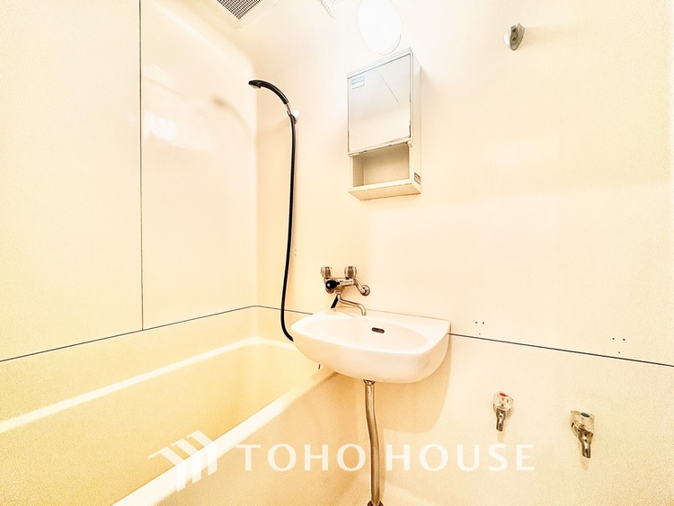 風呂 【BATHROOM】◆プライベートな空間◆simpleだからrelaxできるんです。こころもからだもキレイさっぱり。