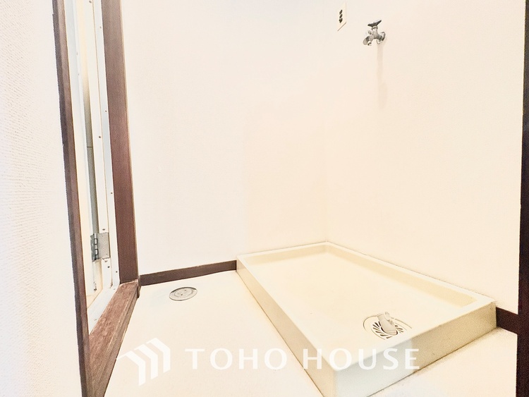 洗面 【WASHROOM】◆快適◆煌びやかな暮らしの中にも忘れたくない快適さ。大きな収納が助けてくれます。