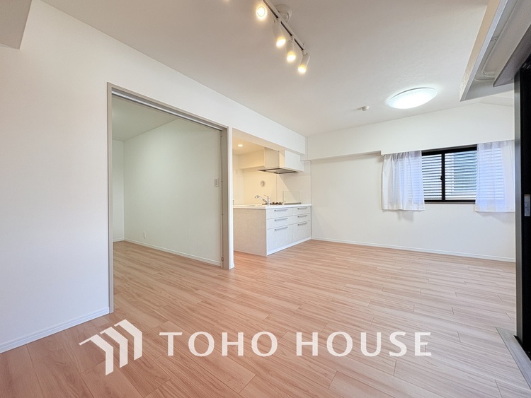 内装 広がりのある住空間、家族が集まるリビング・ダイニング