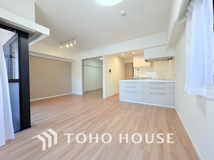 内装 シンプルですっきりとした室内は飽きのこない居心地の良い雰囲気です