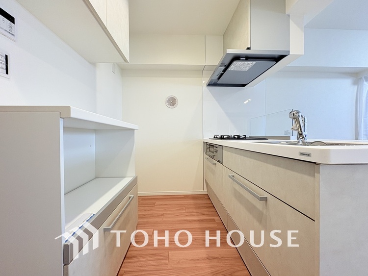 キッチン シンプルな部屋の雰囲気に溶け合うナチュラルキッチン