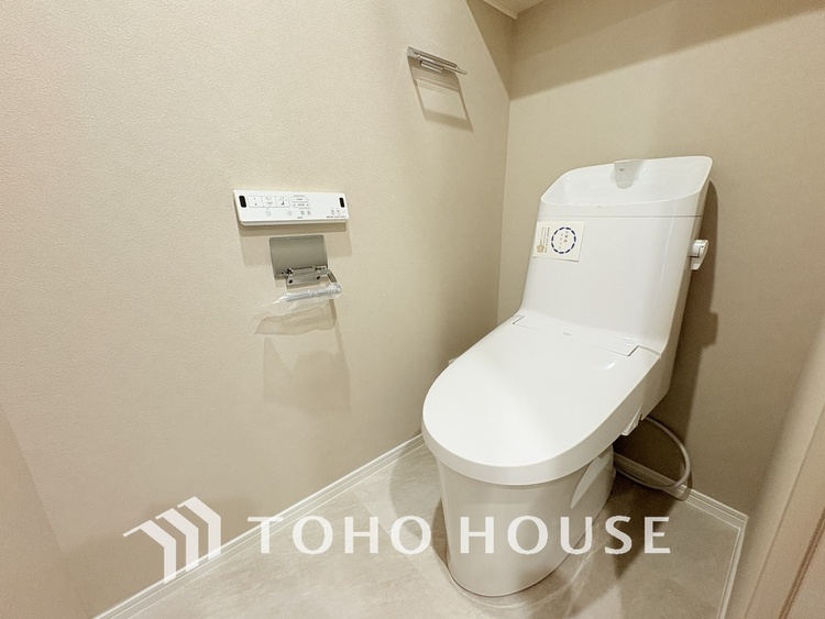 トイレ 清潔な洗浄機能付温水シャワートイレ