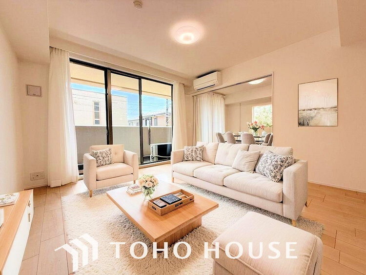 内装 明るいLDKは自然と家族が集まるコミュニケーションの場所に（家具はすべてCGです）