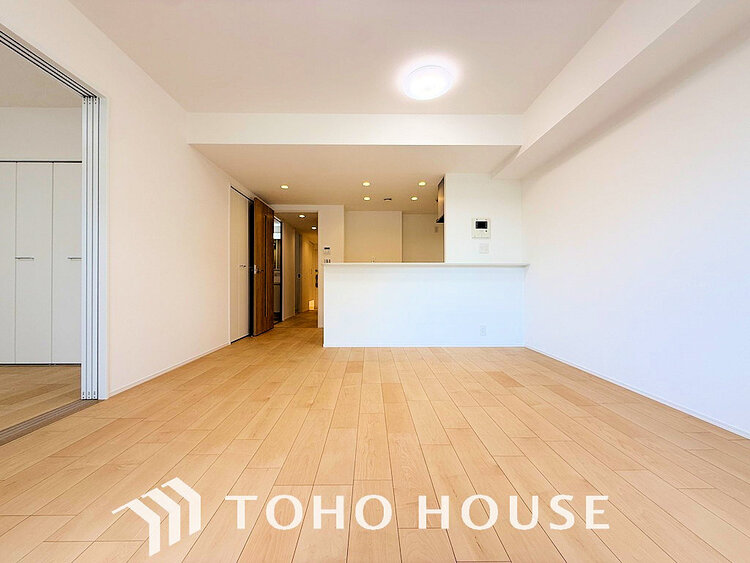 内装 広がりのある住空間、家族が集まるリビング・ダイニング