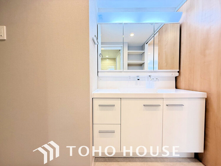 洗面 大きな洗面鏡付き、朝の身支度も楽しくなりますね