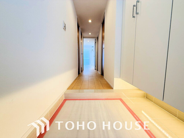 玄関 落ち着いた雰囲気の玄関、家族の帰りを暖かく迎えてくれます