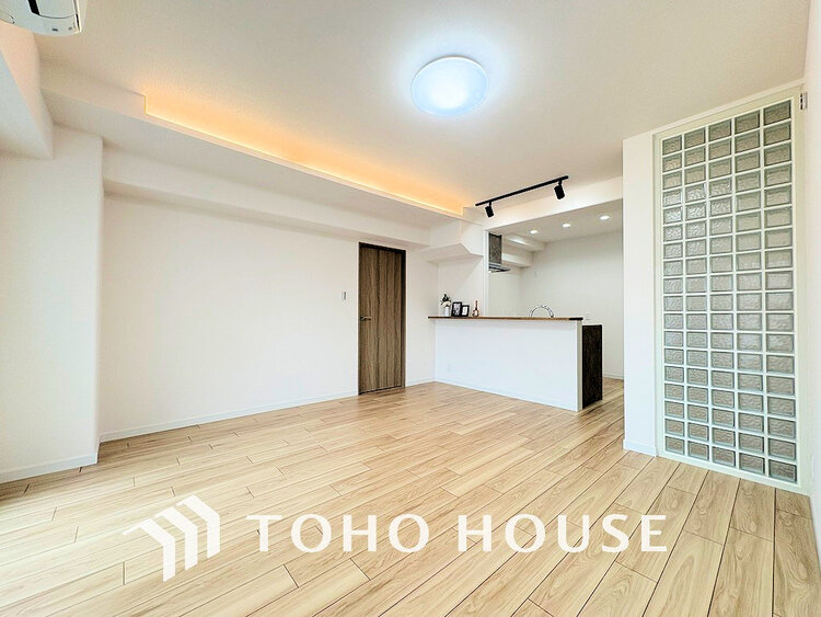 内装 家族みんなが爽やかに過ごせるように、光をたっぷり取り込んだLDK