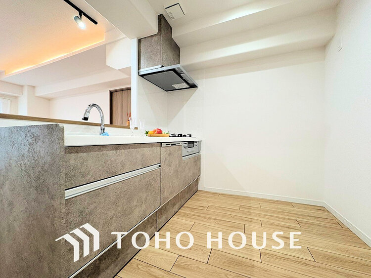 キッチン シンプルな部屋の雰囲気に溶け合うナチュラルキッチン