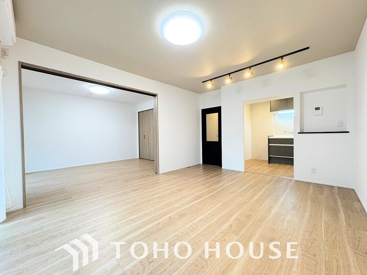 内装 広がりのある住空間、家族が集まるリビング・ダイニング