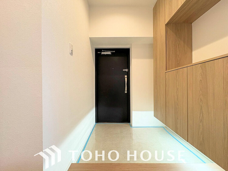 玄関 落ち着いた雰囲気の玄関、家族の帰りを暖かく迎えてくれます