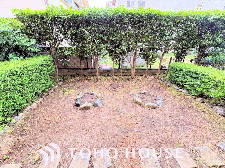 その他 広いお庭はガーデニングなど、ご家族の楽しめる場所の一つに