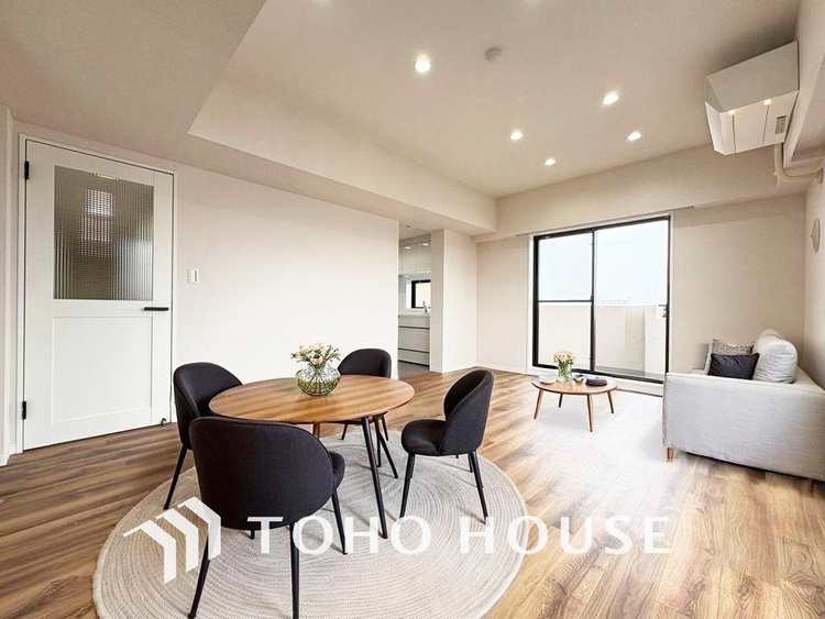 内装 明るいLDKは自然と家族が集まるコミュニケーションの場所に（家具は全てCGです）