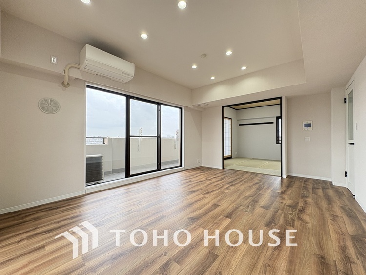 内装 広がりのある住空間、家族が集まるリビング・ダイニング