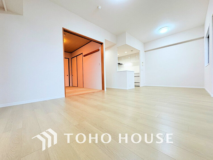 内装 上質な時間を育む暮らしのメインステージ。寛ぎとコミュニケーションを育む居心地のよい場所