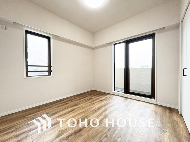 内装 採光もある洋室は、くつろぎのひと時を過ごすのにぴったり